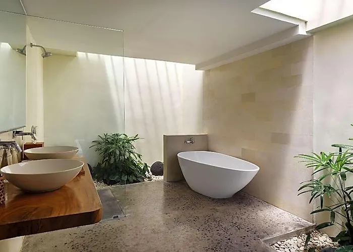 Anandathu - Tropical Pool In Canggu Hotel